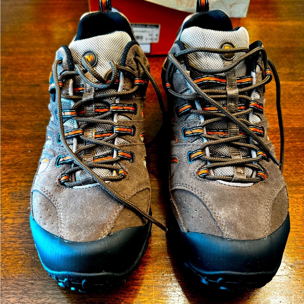 Men’s Merrell brand new-never worn. Hiking shoes.